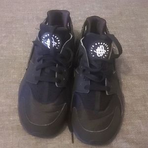 Nike Huarache Black Size 9